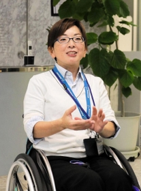 パワーリフティングで東京パラリンピック出場を目指す中嶋明子。仕事との両立を自らに課す＝大阪市北区