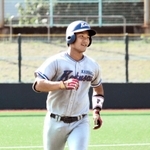 関西国際大の４番に座る深尾哲平。リーグ最終戦は本塁打で優勝に貢献した＝２０日、大阪市南港中央