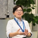パワーリフティングで東京パラリンピック出場を目指す中嶋明子。仕事との両立を自らに課す＝大阪市北区