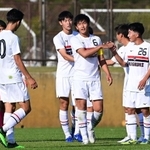 芦屋学園-滝川第二　芦屋学園に快勝した滝川第二イレブン＝アスパ五色（撮影・秋山亮太）