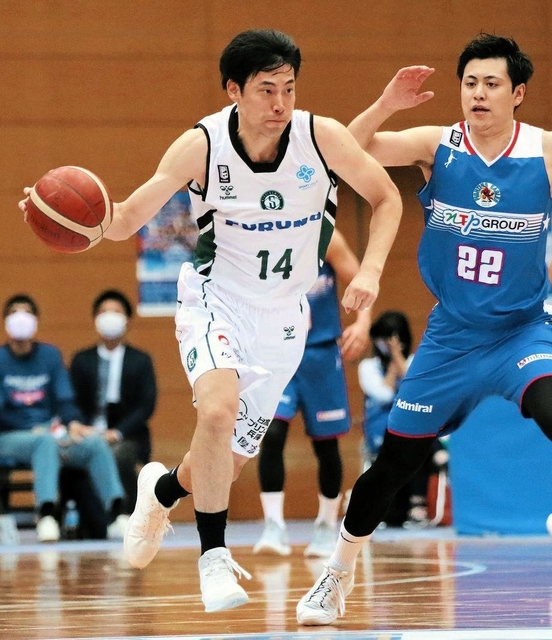 ＦＥ名古屋-西宮　第３クオーター、ドリブルで攻め込む西宮の福田（１４）（Ｃ）B.LEAGUE