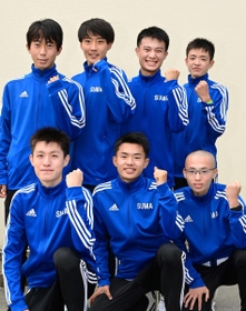 ３年ぶりに優勝した男子・須磨学園の（前列左から）１区広内颯、２区林田蒼生、３区永吉恭理、（後列左から）４区喜多村慧、５区大林洸己、６区国安広人、７区八沢輝人（いずれも撮影・秋山亮太）