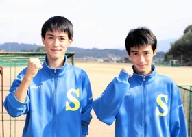 ２年連続で近畿高校駅伝に挑む飾磨工の男子。兄の寺谷壮汰（左）と弟光汰の双子ランナーが主軸だ（撮影・有島弘記）