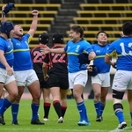 ５年ぶりの栄冠に輝き、歓喜の雄たけびを上げる関学フィフティーン＝ユニバー記念競技場（撮影・秋山亮太）