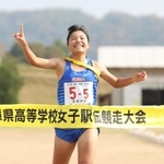１位でゴールする女子・須磨学園のアンカー石松愛朱加＝８日午前、丹波篠山市（撮影・吉田敦史）