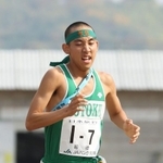 ２位でフィニッシュする男子・報徳のアンカー島津太一（撮影・吉田敦史）