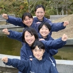 兵庫県大会女子で過去最高４位に入った津名の（手前から）田中心渚、山崎瑛里菜、杉浦華、山口知里、本多万里菜＝丹波篠山市の篠山鳳鳴高（撮影・吉田敦史）