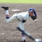 神戸国際大付高時代の平内龍太投手。春夏ともに甲子園には届かなかった＝２０１５年９月