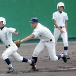 仁川高３年時、夏の兵庫大会でプレーする佐藤輝明内野手＝２０１６年７月