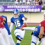 関学大-立命大　第４Ｑ、関学大の永田がＦＧを決め、１３-１４と１点差に迫る＝万博記念陸上競技場（撮影・後藤亮平）