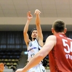 奈良-西宮　第３クオーター、シュートを決める西宮の道原（Ｃ）B.LEAGUE