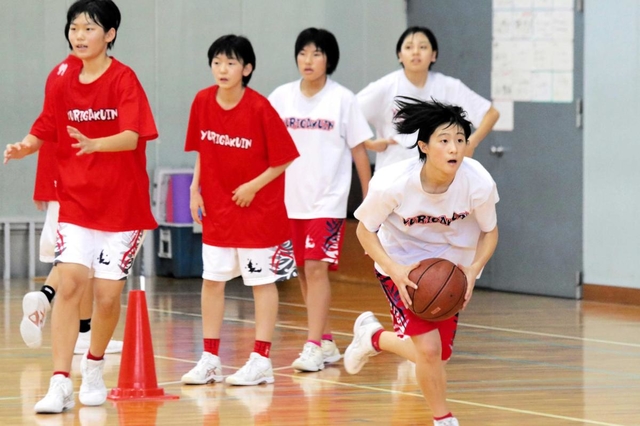 創部２年目で兵庫県大会２位と躍進した百合中。百合高を含めた６年間での進化が楽しみだ＝尼崎市の同校