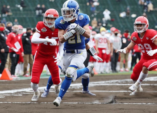 関学大-日大　第２クオーター、同点とするＴＤを決める関学大・三宅（２１）＝１３日午後、甲子園球場（撮影・辰巳直之）