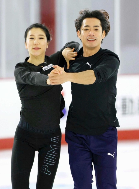 練習を公開したアイスダンスの村元（左）、高橋組＝１０日、三井不動産アイスパーク船橋（代表撮影）