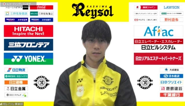 オンラインで神戸新聞のインタビューに応じる柏の江坂任