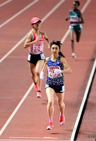 女子５０００メートル決勝　ラスト勝負で広中璃梨佳を振り切り、初優勝して五輪代表の座をつかんだ田中希実（手前）＝４日午後、大阪市のヤンマースタジアム長居（撮影・中西幸大）