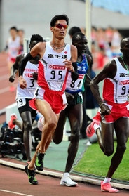 男子５０００メートル決勝　13分18秒49で初優勝を飾った坂東悠汰（９５）＝撮影・中西幸大