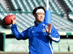 甲子園ボウルを前に練習に励む関学大のＱＢ奥野