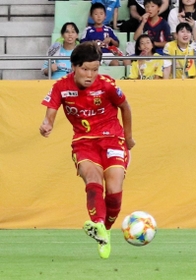 ２０１９年の新潟戦でゴールを決めるＩＮＡＣ神戸のＭＦ増矢理花