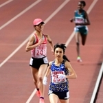 女子５０００メートル決勝　ラスト勝負で広中璃梨佳を振り切り、初優勝して五輪代表の座をつかんだ田中希実（手前）＝４日午後、大阪市のヤンマースタジアム長居（撮影・中西幸大）
