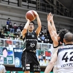 西宮-香川　第４クオーター、シュートを決める西宮の渡辺。１５得点で貢献した（Ｃ）B.LEAGUE