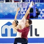 ＮＨＫ杯フィギュアのアイスダンスで演技する村元（左）、高橋組のフリー＝１１月２８日、東和薬品ラクタブドーム