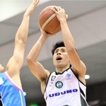 佐賀-西宮　第３クオーター、シュートを放つ西宮の渡辺（Ｃ）B.LEAGUE