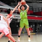 女子１回戦・小林-三田松聖　第１クオーター、シュートする三田松聖の早田（(c)ＪＢＡ）