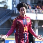 神戸弘陵-遠野　前半、先制ゴールを決めて喜ぶ神戸弘陵の松野（撮影・堀内　翔）