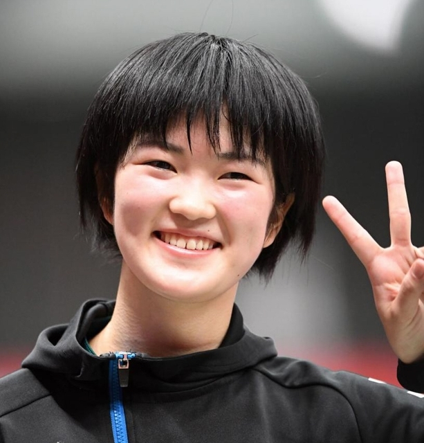 ４強入りを果たしＶサインを見せる木原美悠＝丸善インテックアリーナ大阪（撮影・北村雅宏）