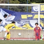 関東第一-神戸弘陵　後半、同点ゴールを決められた神戸弘陵イレブン＝千葉県市原市のゼットエーオリプリスタジアム（撮影・堀内翔）