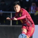 関東第一-神戸弘陵　後半、シュートを放つ神戸弘陵・田中＝千葉県市原市のゼットエーオリプリスタジアム（撮影・堀内翔）