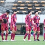 帝京長岡に敗れて肩を落とす神戸弘陵イレブン＝フクダ電子アリーナ（撮影・堀内翔）