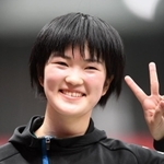 ４強入りを果たしＶサインを見せる木原美悠＝丸善インテックアリーナ大阪（撮影・北村雅宏）