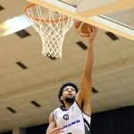 越谷-西宮　西宮に加入したボンズが初出場。第１クオーターにシュートを決める（Ｃ）B.LEAGUE