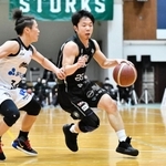 西宮-香川　第２クオーター、ドリブルで攻め込む西宮の岸田（Ｃ）B.LEAGUE