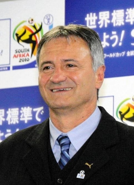 相生学園高校監督に就任するズドラブコ・ゼムノビッチ氏＝２００９年１２月撮影