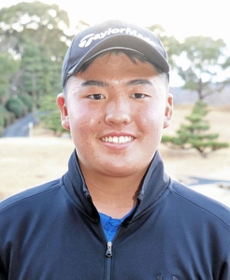 ゴルフの県高校新人大会で男子個人を制した滝川第二の関本琉志
