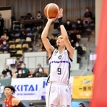 奈良-西宮　第３クオーター、シュートを決める西宮の谷（Ｃ）B.LEAGUE