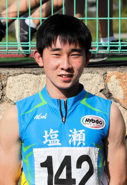 男子３年１００メートル　１１秒０４の大会新で１位となった塩瀬の年綱晃広