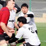 東日本大震災でボランティアに取り組んだ神戸製鋼のフッカー鹿田（右）。「災害は誰にでも起こりうる」＝神戸市東灘区御影浜町、神鋼灘浜グラウンド