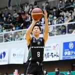 西宮-仙台　第４クオーター、外角からシュートを放つ西宮の浜高（Ｃ）B.LEAGUE