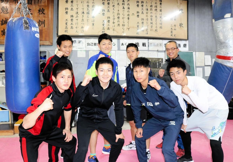 神戸新聞next スポーツ 後継の指導者不在 公立校ボクシング部が2年後に廃部 飾磨工 発足から半世紀 神戸新聞next スポーツ 後継の指導者不在 公立校ボクシング部が2年後に廃部 飾磨工 発足から半世紀