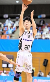 佐賀-西宮　第１クオーター、シュートを放つ西宮の岸田（Ｃ）B.LEAGUE