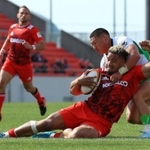 神戸製鋼-三菱重工相模原　後半、トライを決める神戸製鋼のモエアキオラ＝大阪府東大阪市、花園ラグビー場（撮影・鈴木雅之）