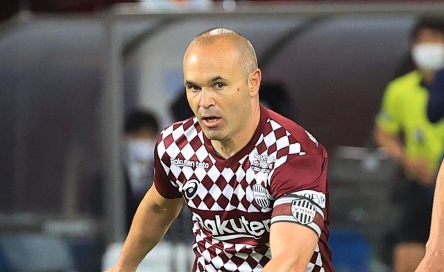 １日の広島戦で右脚のけがによる長期離脱から復帰した神戸のイニエスタ＝ノエビアスタジアム神戸