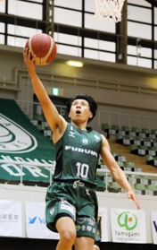 西宮-仙台　前半、シュートする西宮の渡辺