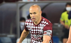 １日の広島戦で右脚のけがによる長期離脱から復帰した神戸のイニエスタ＝ノエビアスタジアム神戸