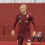 対広島戦を前にアップに参加する神戸・イニエスタ＝１日、ノエビアスタジアム神戸（撮影・小林良多）