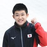 男子高飛び込み予選　東京五輪代表に事実上決まり、ガッツポーズをする玉井陸斗＝３日午後、東京アクアティクスセンター（撮影・堀内翔）